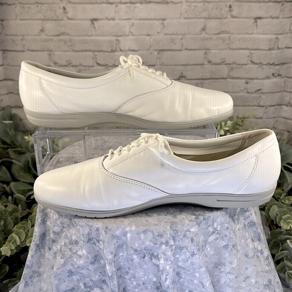 Easy Spirit “Motion” White Leather Round Toe Flex-Comfort Oxfords WMS 12M🤍GUC - Picture 5 of 12